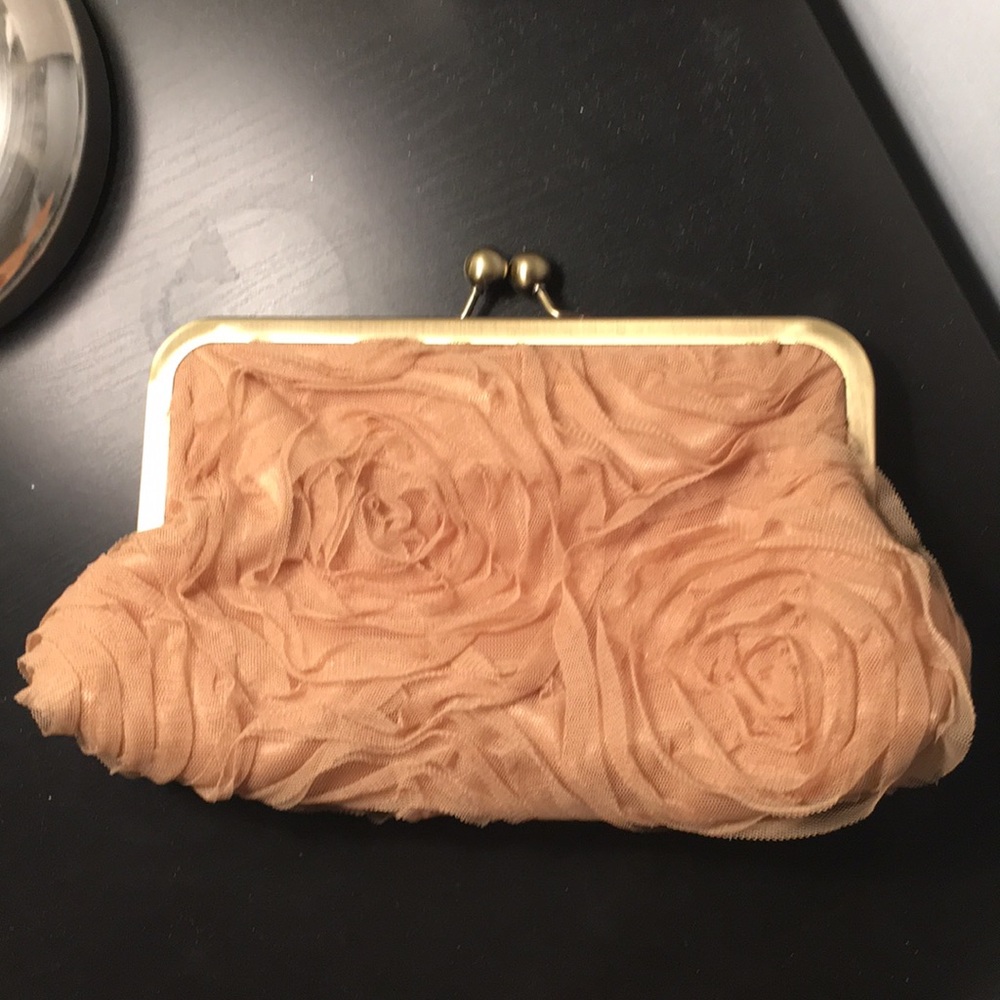 Champagne rosette clutch